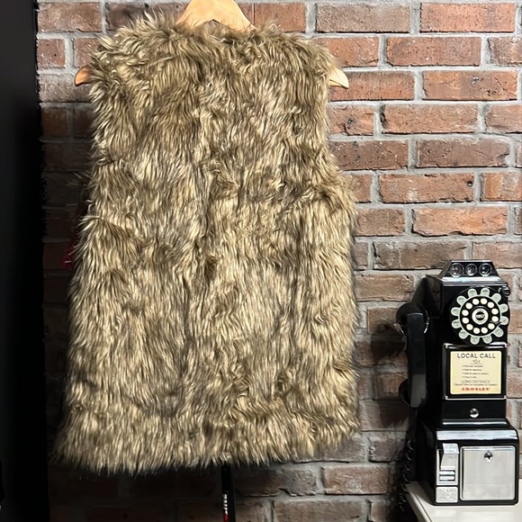 Runway Faux fur vest - Picture 6 of 10